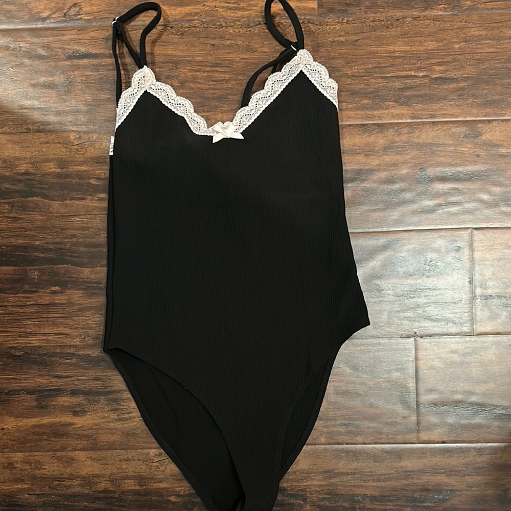 Edikted Elegant Black Lace Trim Bodysuit